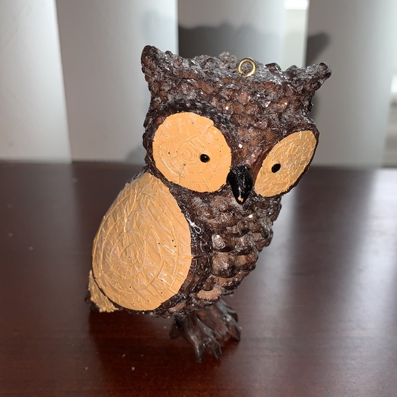 Cute little glittery Wooden Owl can be hung as an Ornament or sits on a table. - Picture 8 of 16